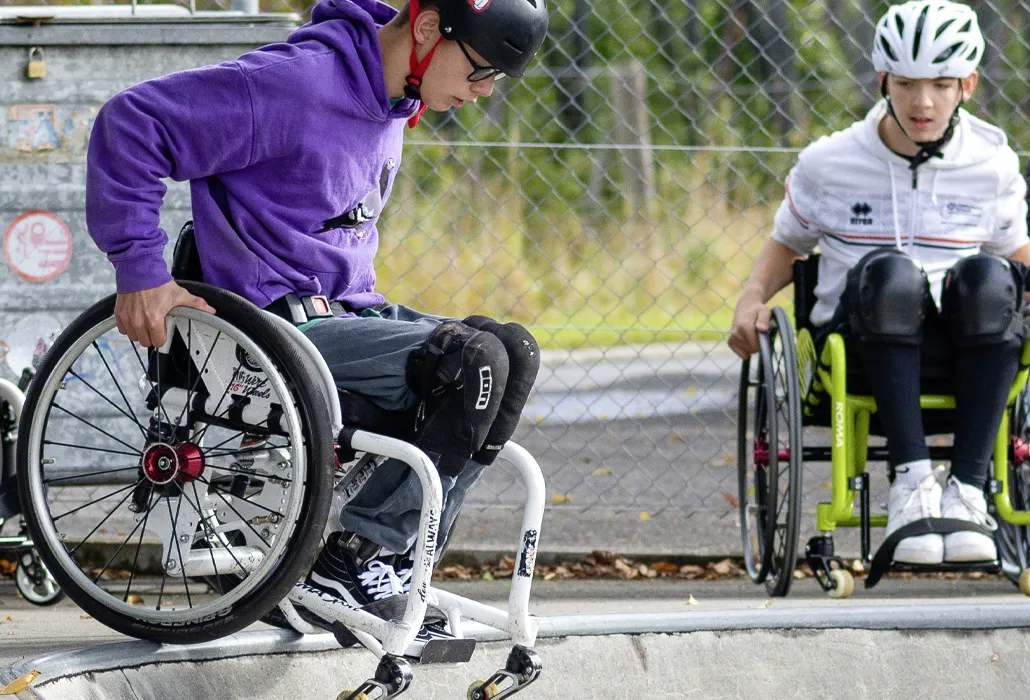 Dimitri Gross beim Rollstuhl-Skating