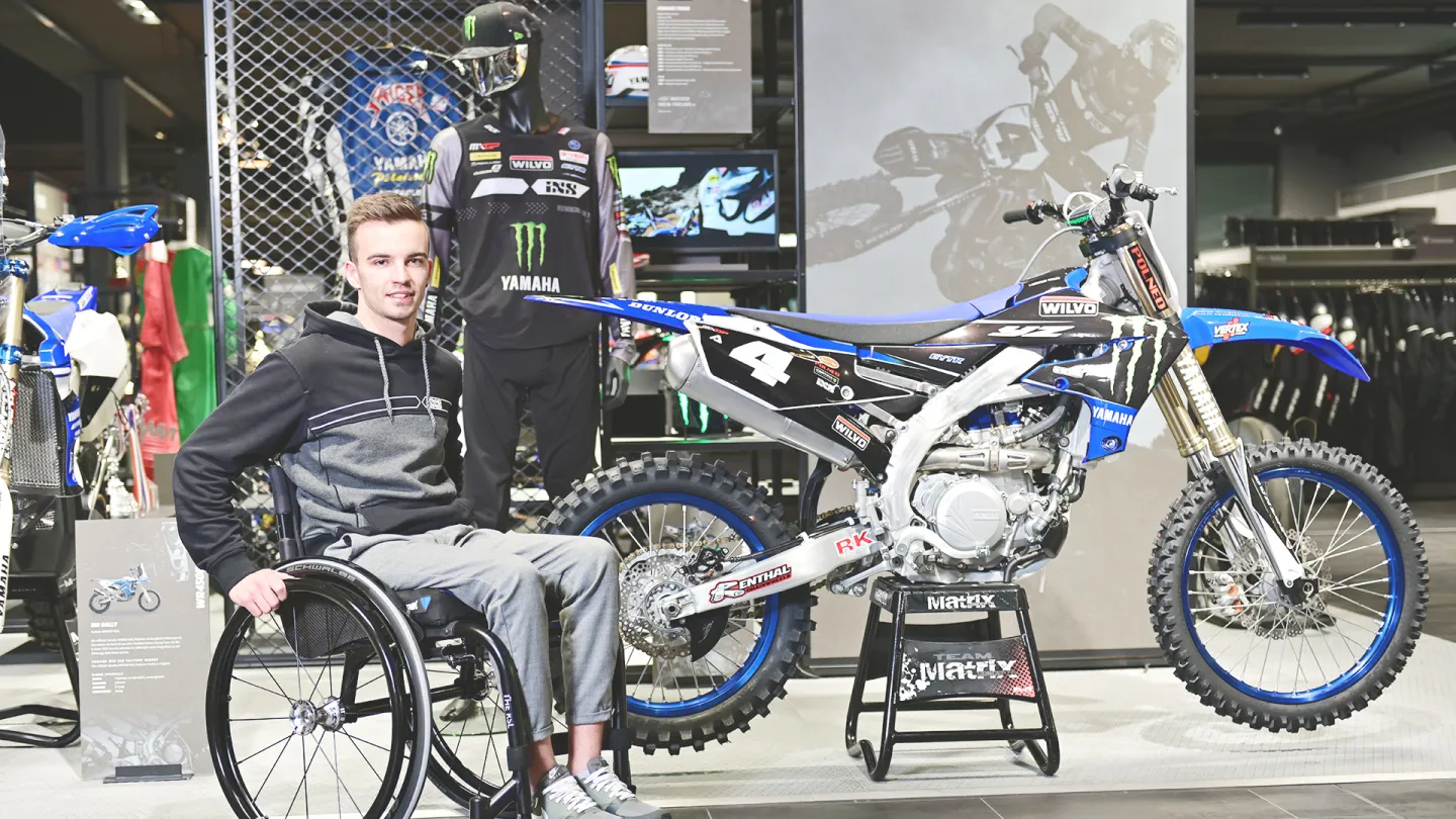 Sandro Schaller mit der Motocross-Maschine