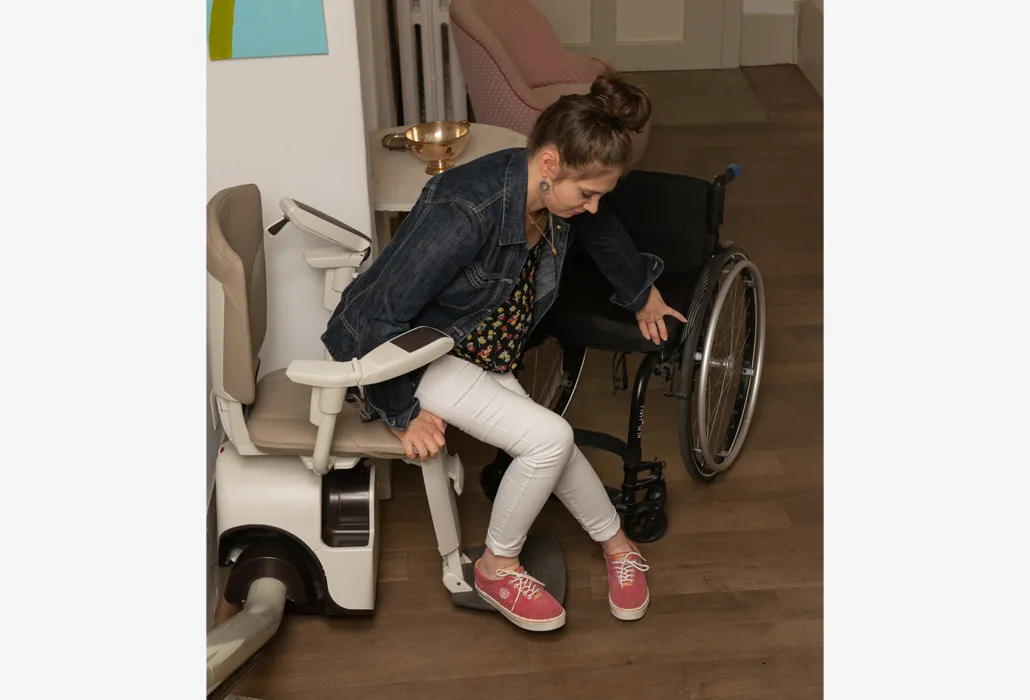chiara-transferiert-in-den-treppenlift_2.jpg