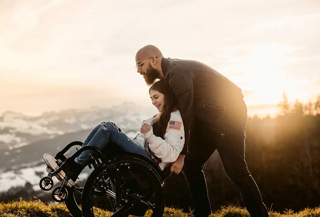 Yanick und Chiara geniessen den Sonnenuntergang