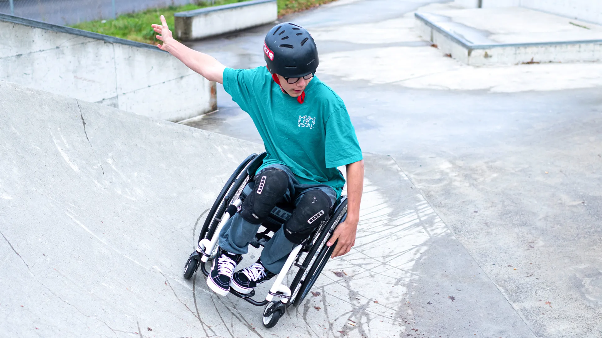 Dimitri beim Rollstuhl-Skating 