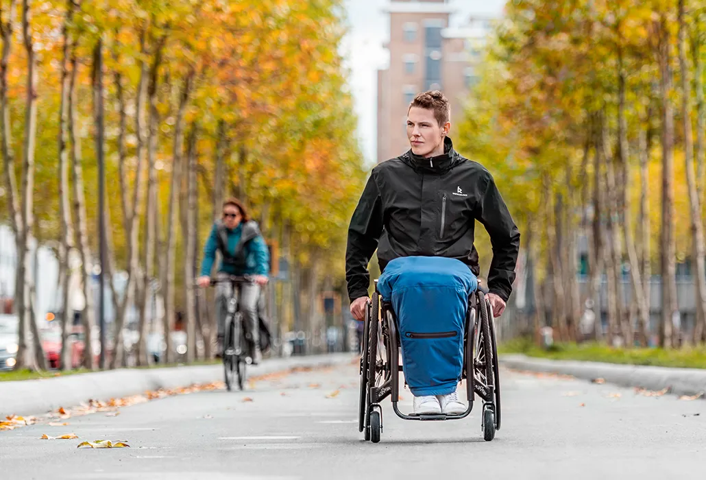This high-performance and stylish rain cover for the legs is called Raindek®. It comes in a long and a short length.