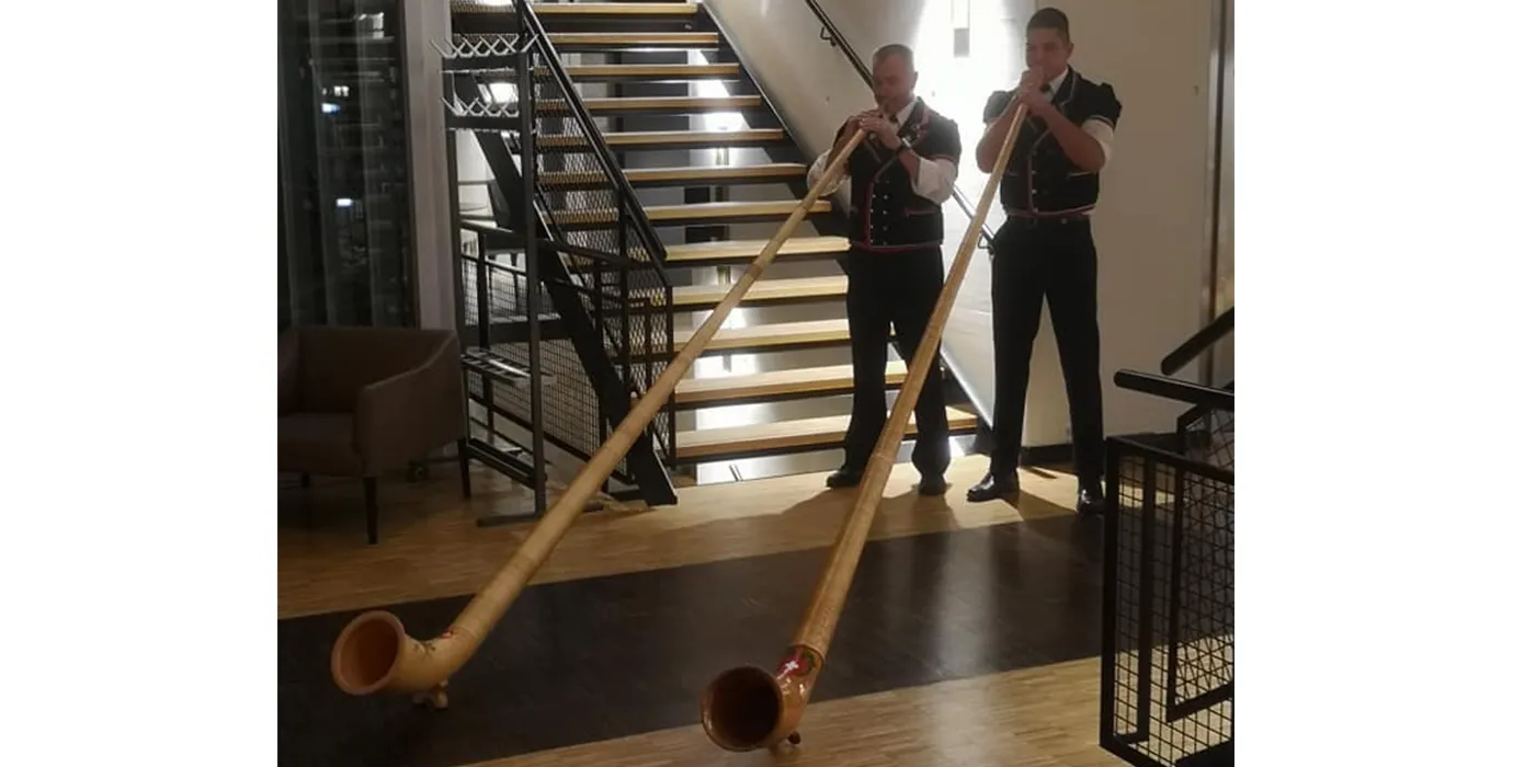 Alphornklang während des Apéros