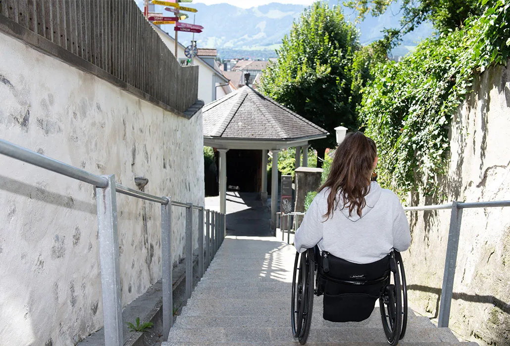 chiara-beim-treppen-fahren