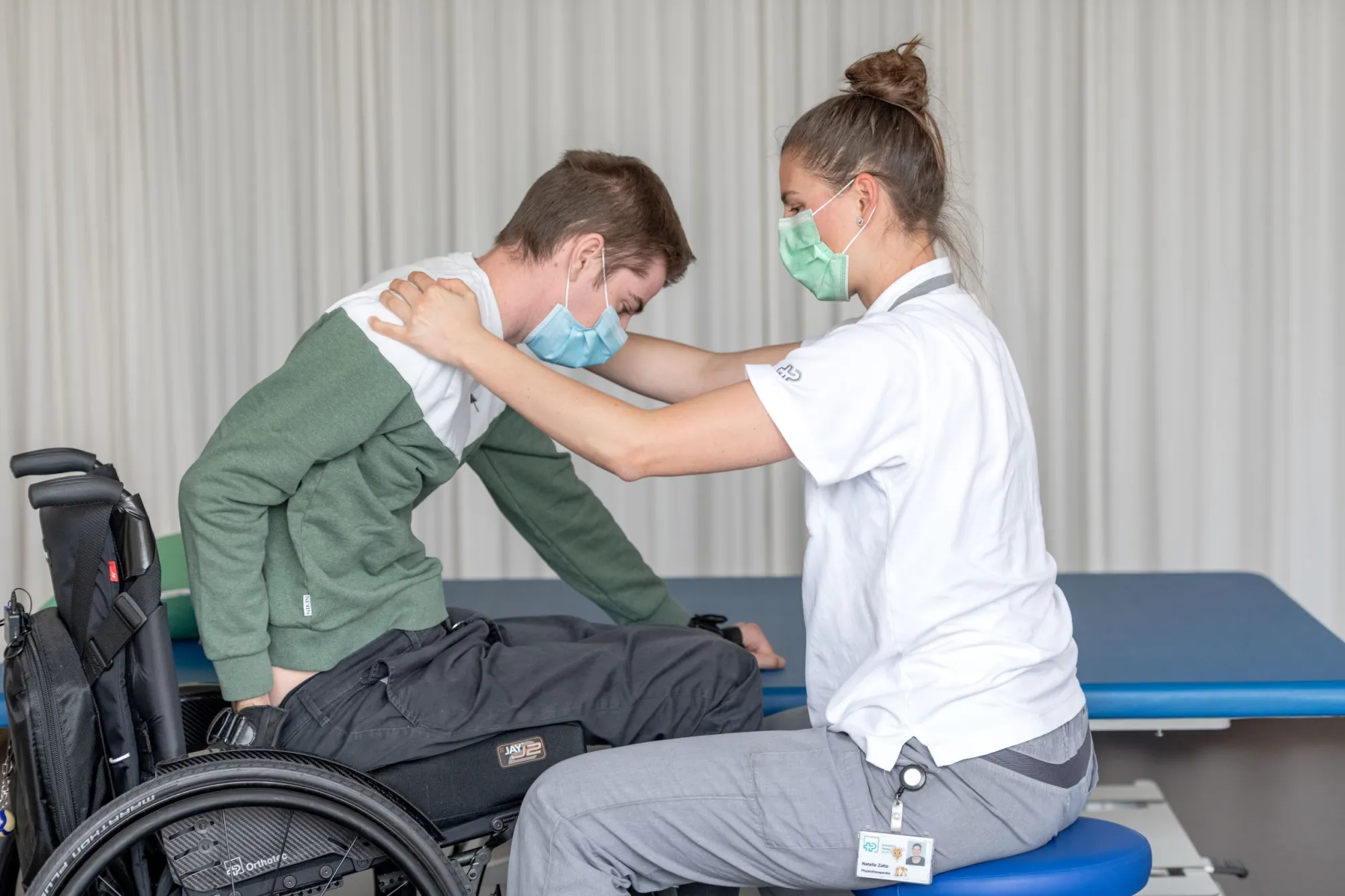 Nico bei der Physiotherapie im Schweizer Paraplegiker-Zentrum
